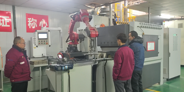 甘孜喷砂机在模具清理中的专业应用